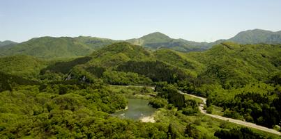 鷹の巣山よりわかぶな高原スキー場方面を望む