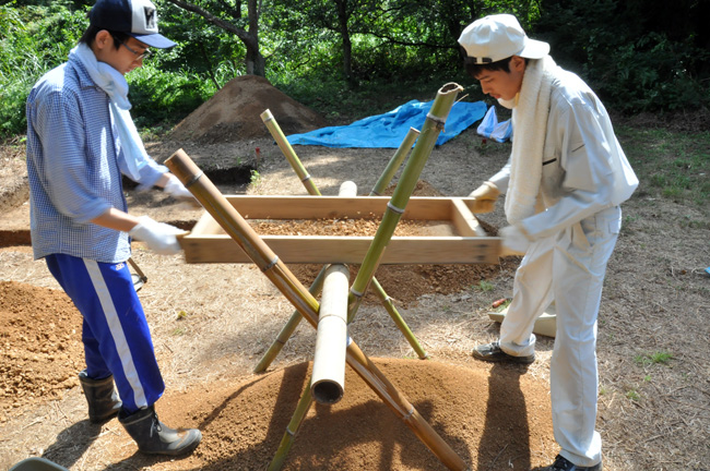 帝京大学史学科の皆さんによる荒川台遺跡発掘調査